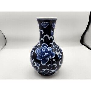 Vintage Bombay 8.5" Blue & White Chinoiserie Porcelain Vase W/ Flower & Hearts